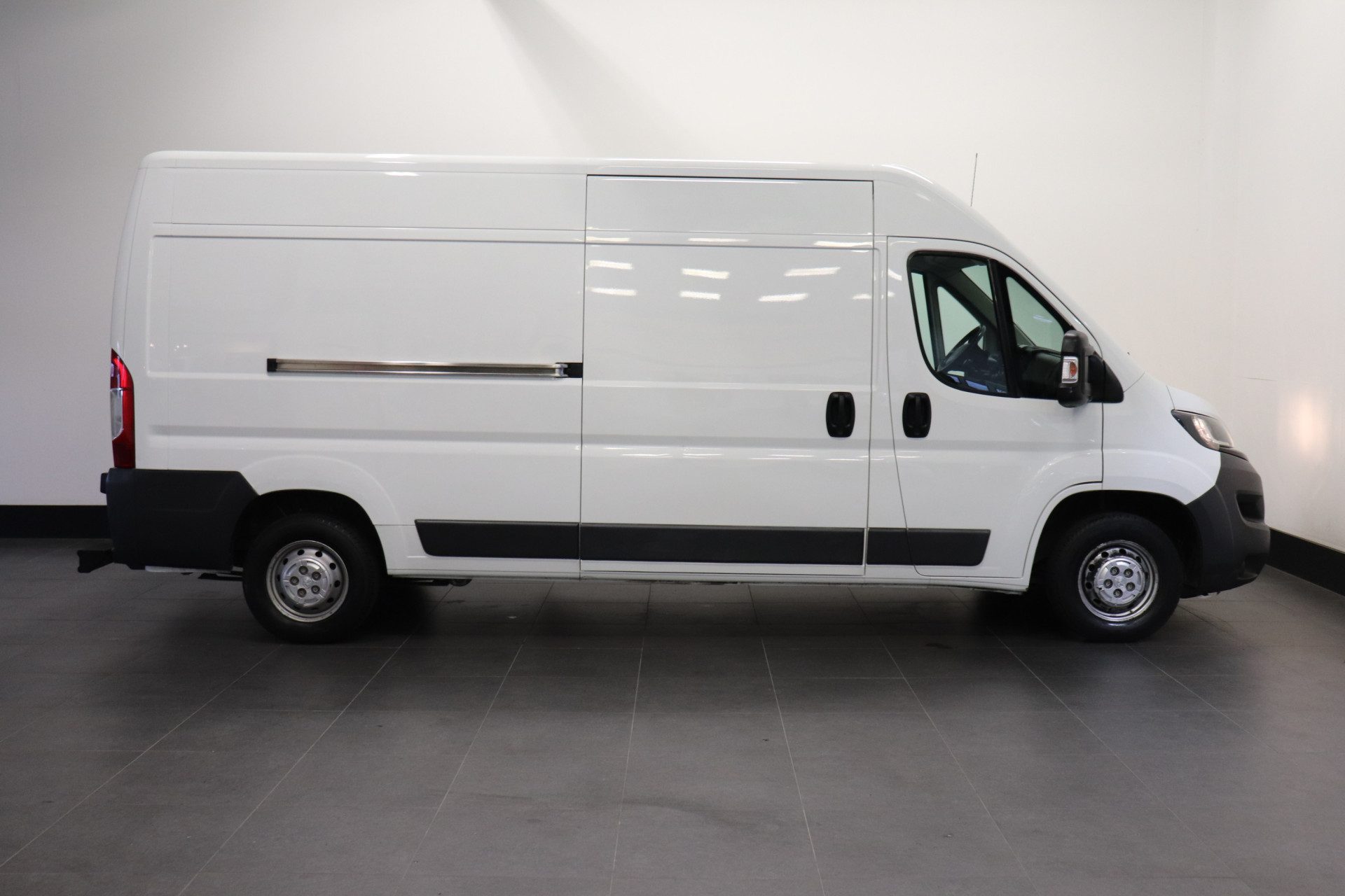 Peugeot Boxer 2.0 BlueHDI 130PK L3H2 EURO 6 – Airco – Cruise – Trekhaak – € 13.900,- Excl.