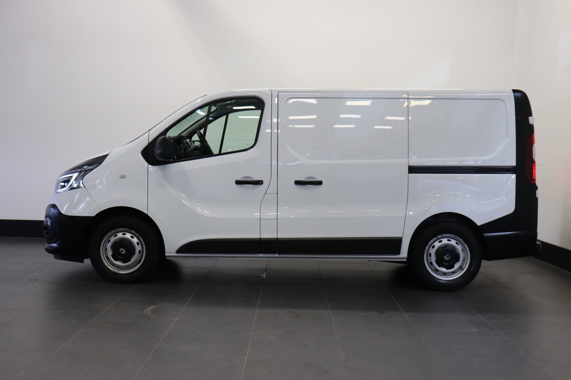 Renault Trafic 2.0 dCi 145PK EURO 6 Dubbele schuifdeur – Airco – Navi – Cruise – € 14.900,- Excl.