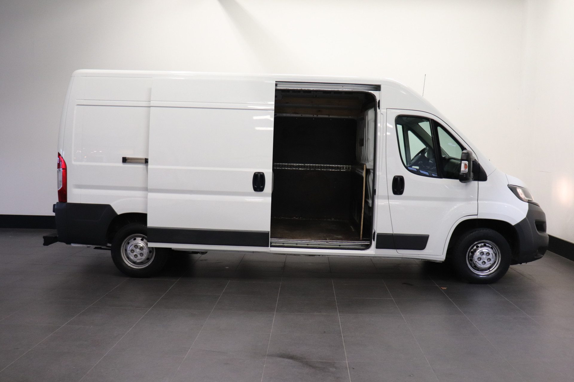 Peugeot Boxer 2.0 BlueHDI 130PK L3H2 EURO 6 – Airco – Cruise – Trekhaak – € 13.900,- Excl.