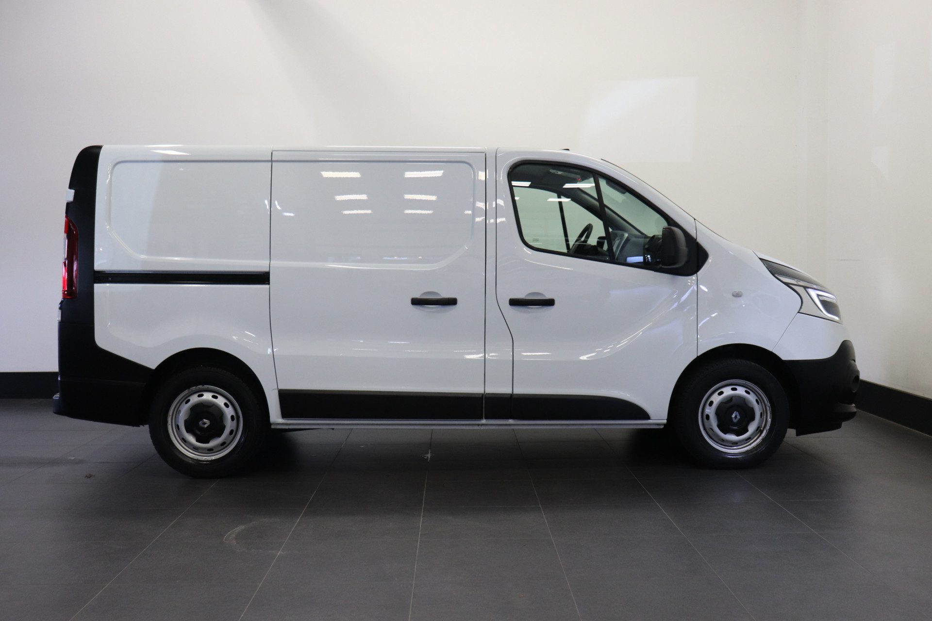 Renault Trafic 2.0 dCi 145PK EURO 6 Dubbele schuifdeur – Airco – Navi – Cruise – € 14.900,- Excl.