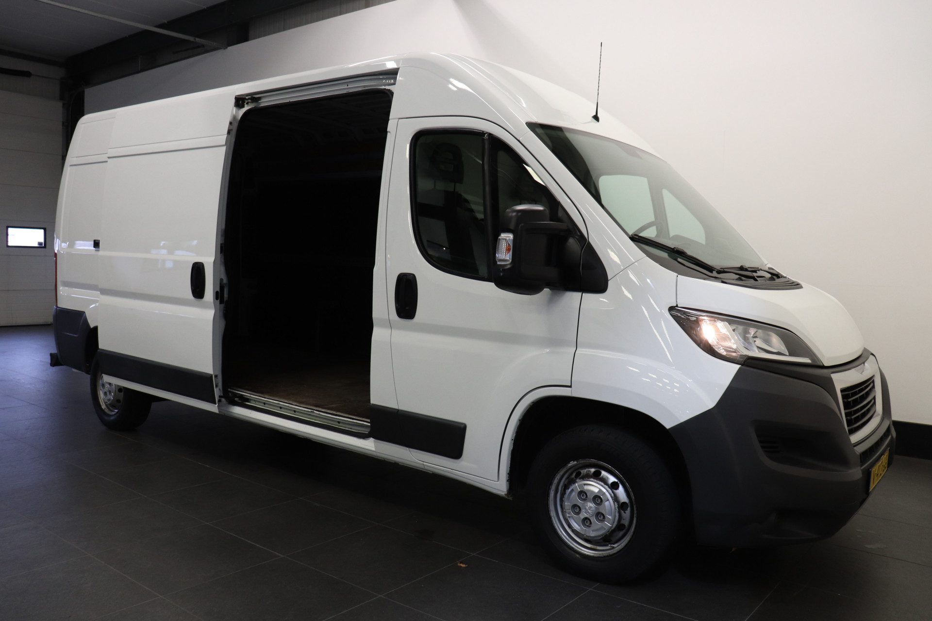 Peugeot Boxer 2.0 BlueHDI 130PK L3H2 EURO 6 – Airco – Cruise – Trekhaak – € 13.900,- Excl.