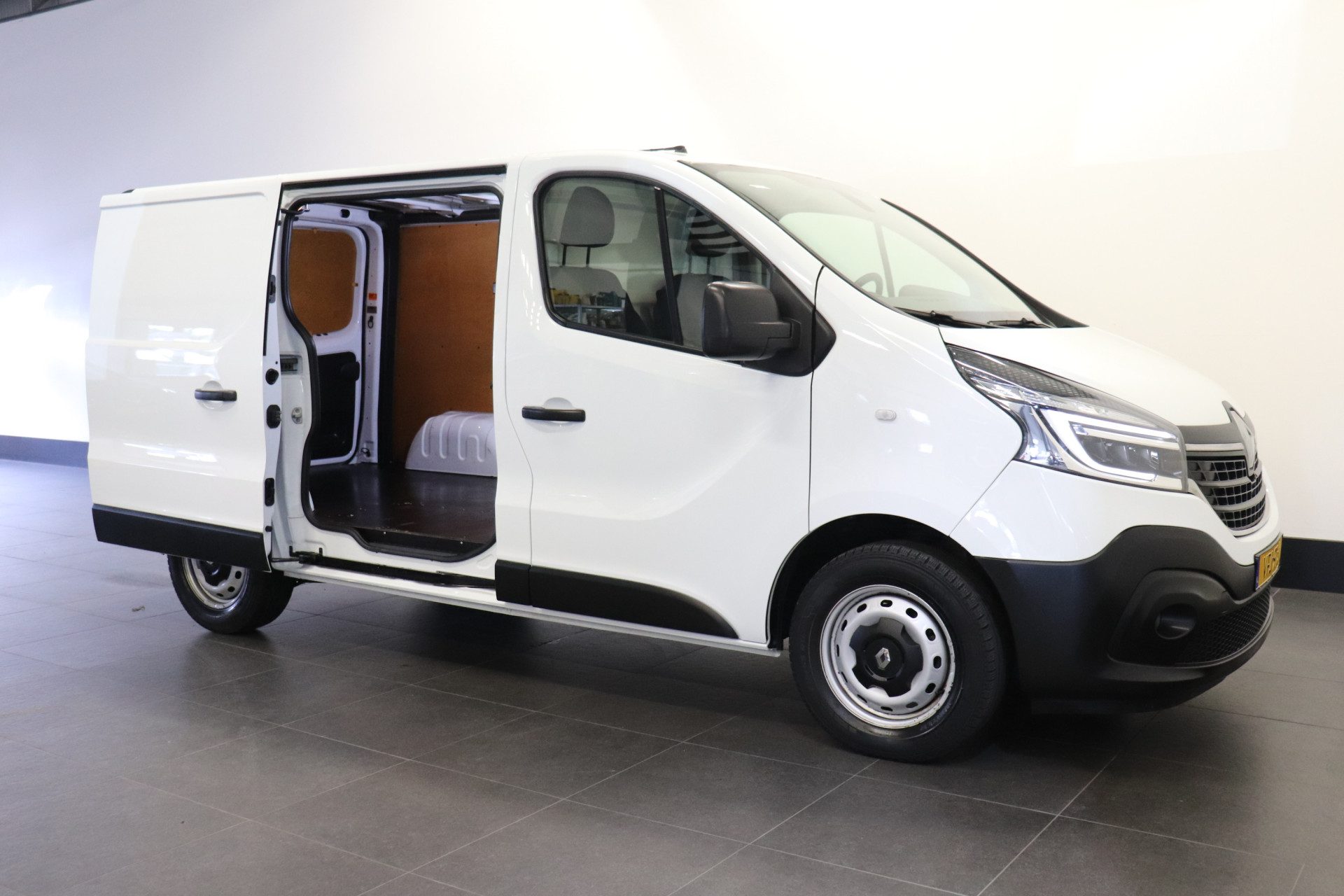 Renault Trafic 2.0 dCi 145PK EURO 6 Dubbele schuifdeur – Airco – Navi – Cruise – € 14.900,- Excl.