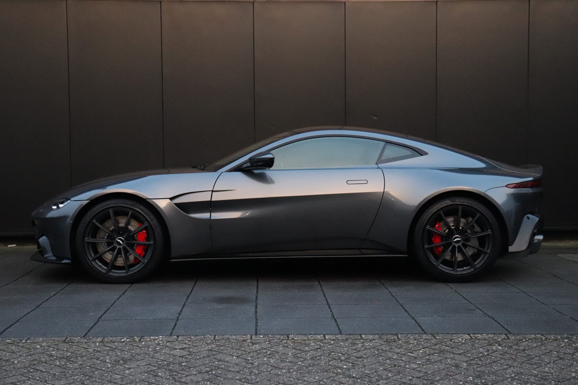 Aston Martin Vantage 4.0 V8 | 510 PK! | NL AUTO | LEDER | MEMORY | STOELVERWARMING | 360° CAMERA | CRUISE | NAVI |