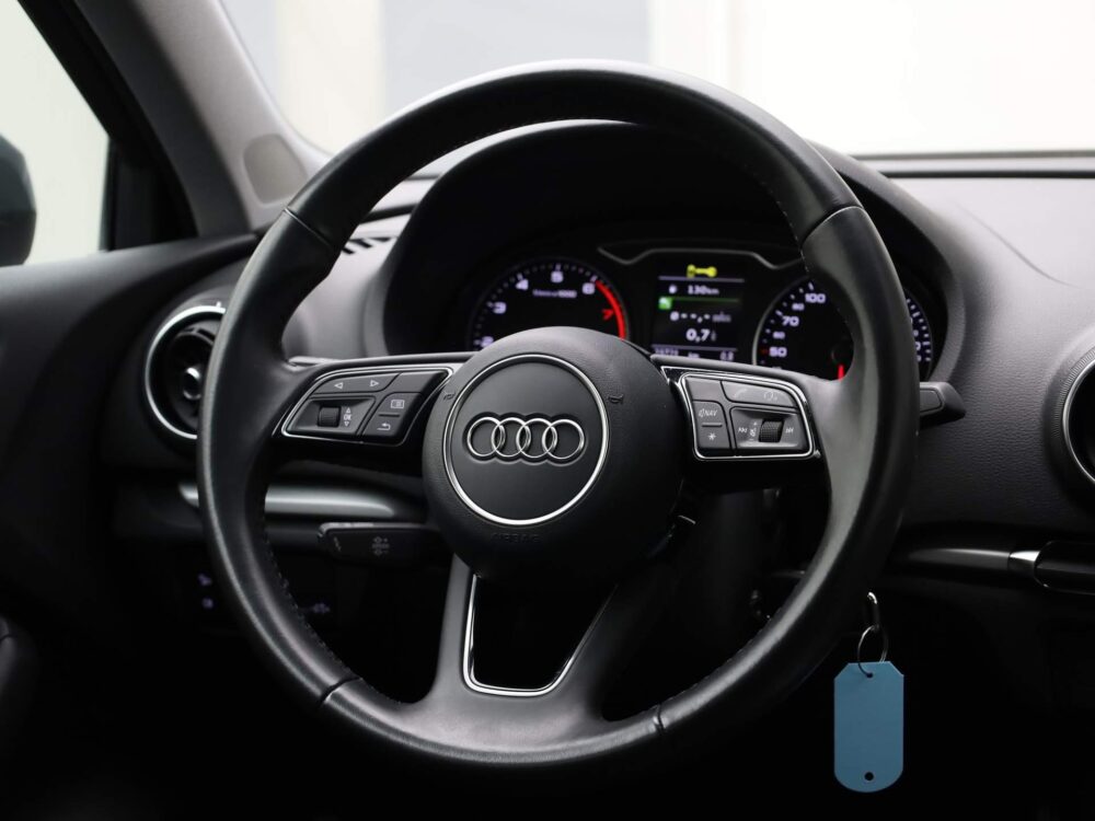 Audi A3 Sportback 30 TFSI/116PK Pro Line · Navigatie · Parkeersensoren · Xenon