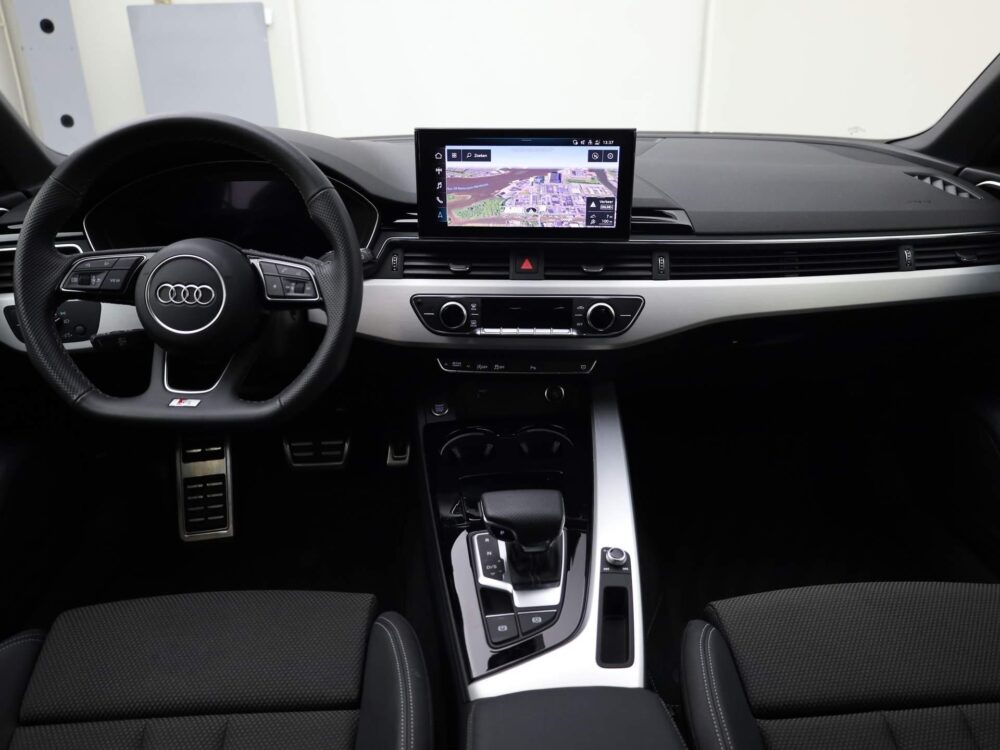 Audi A4 Avant 35 TFSI/150PK S edition · Drive select · Parkeersensoren · Leder/stof