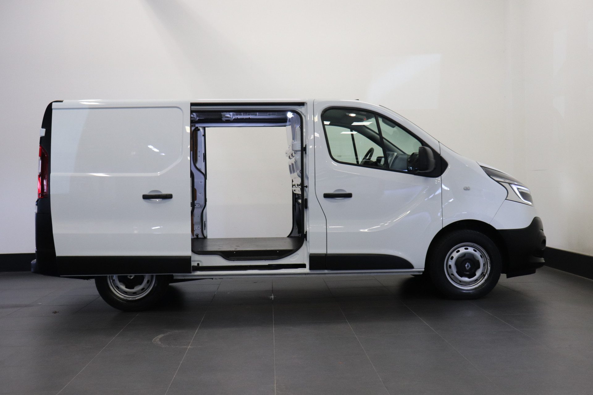 Renault Trafic 2.0 dCi 145PK EURO 6 Dubbele schuifdeur – Airco – Navi – Cruise – € 14.900,- Excl.