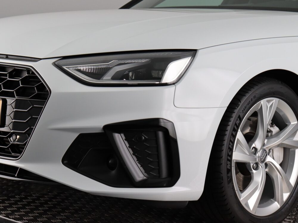 Audi A4 Avant 40 TFSI S edition Competition (S-Line / Panodak / Vol Leder / Adap Cruise / Digi dash / Led / Sportstoelen / Camera /  Premium Kleur )