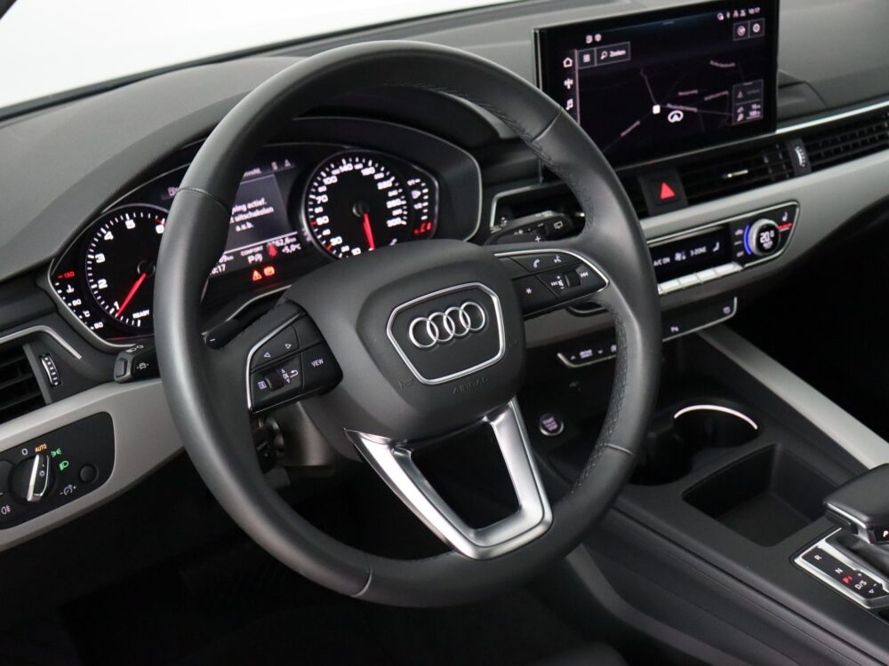 Audi A4 Avant 40 TFSI S edition Competition (S-Line / Panodak / Vol Leder / Adap Cruise / Digi dash / Led / Sportstoelen / Camera /  Premium Kleur )