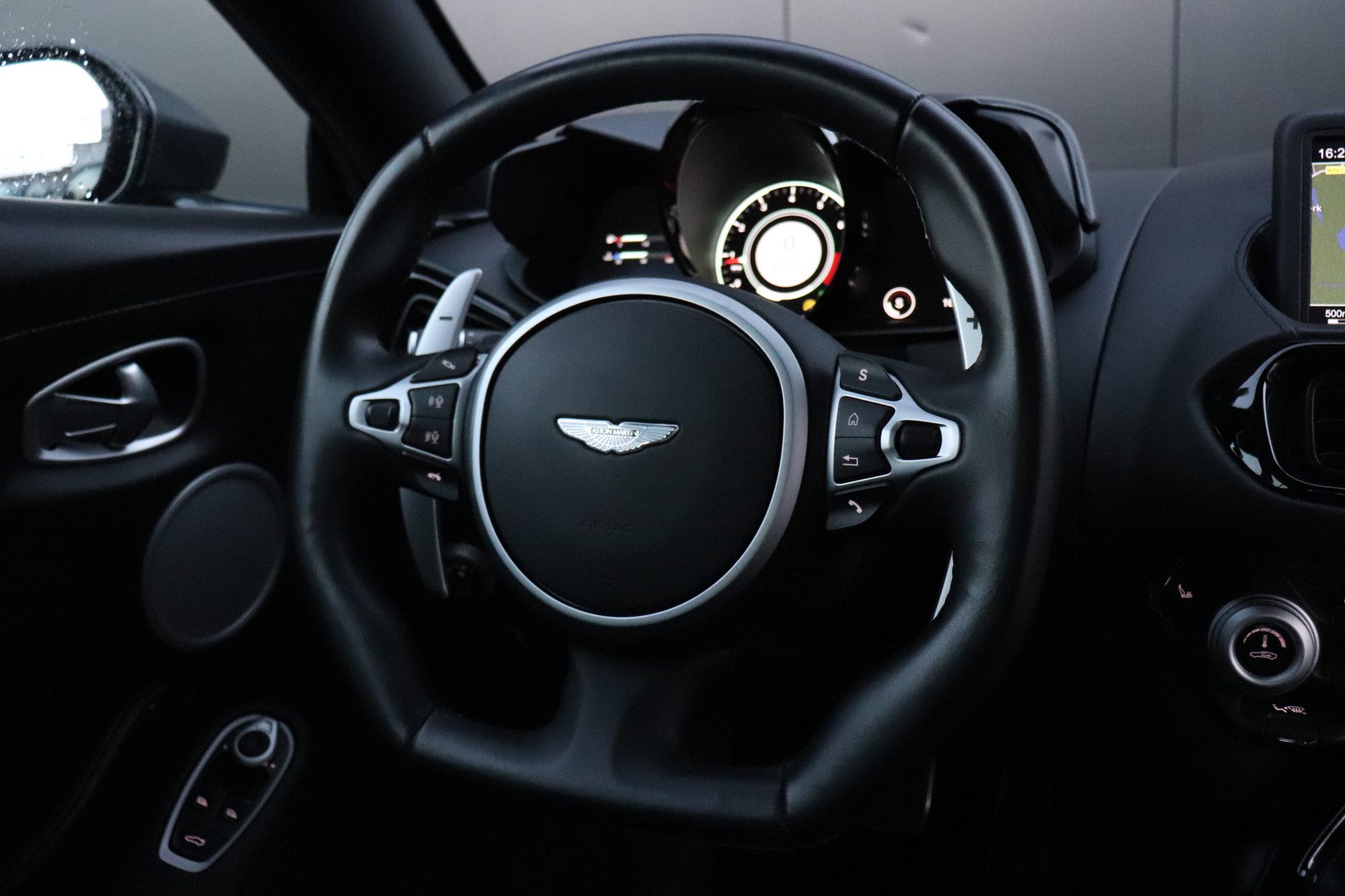 Aston Martin Vantage 4.0 V8 | 510 PK! | NL AUTO | LEDER | MEMORY | STOELVERWARMING | 360° CAMERA | CRUISE | NAVI |