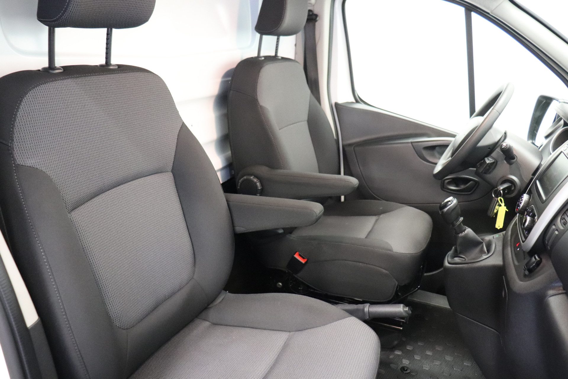 Renault Trafic 2.0 dCi 145PK EURO 6 Dubbele schuifdeur – Airco – Navi – Cruise – € 14.900,- Excl.