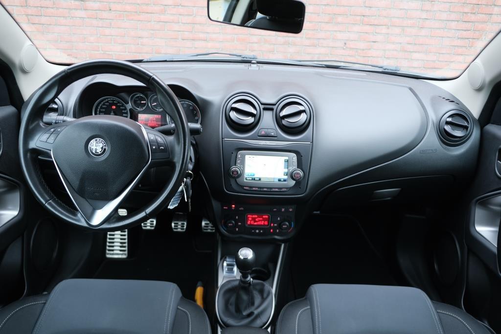 Alfa Romeo MiTo 0.9 Turbo TwinAir 100pk Super | Navi | Climate | Cruise | DAB | 17″ velgen