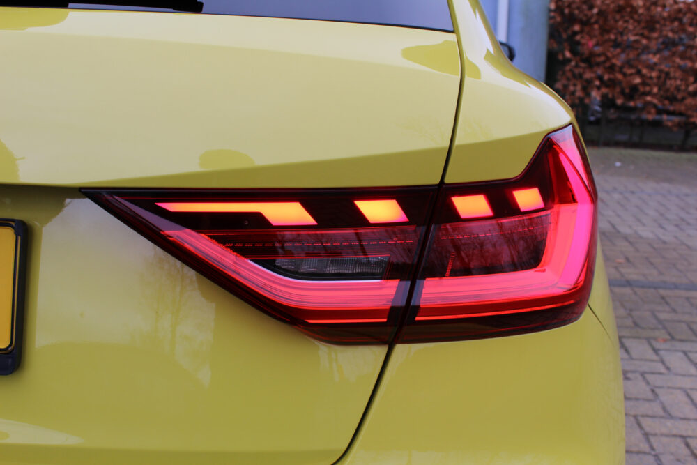 Audi A1 Sportback 25 TFSI epic | Incl. 1 jaar Garantie | 1e Eigenaar | Navi via CarPlay | Parkeersensoren V+A | Apple CarPlay/Android auto | Getinte ramen | 17 Inch LMV | Origineel NL auto |