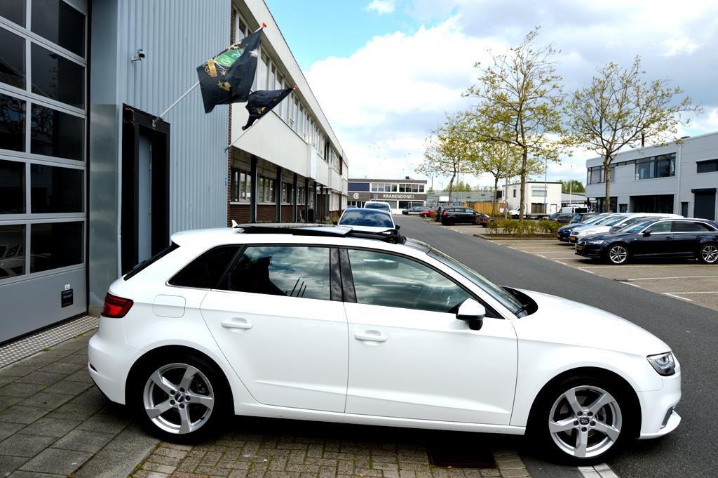 Audi A3 Sportback 1.5 TFSI CoD Sport AUT PDC/LMV17/NAVI/PANO