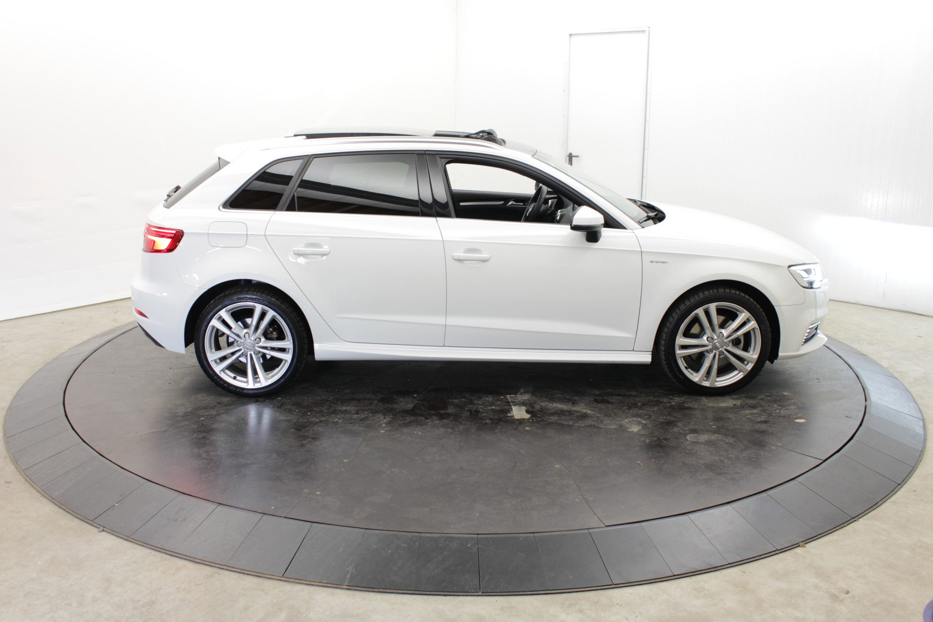 Audi A3 Sportback 1.4 e-tron Sport 2X S-line Panodak Camera leer Zwarte hemel Pro Line plus