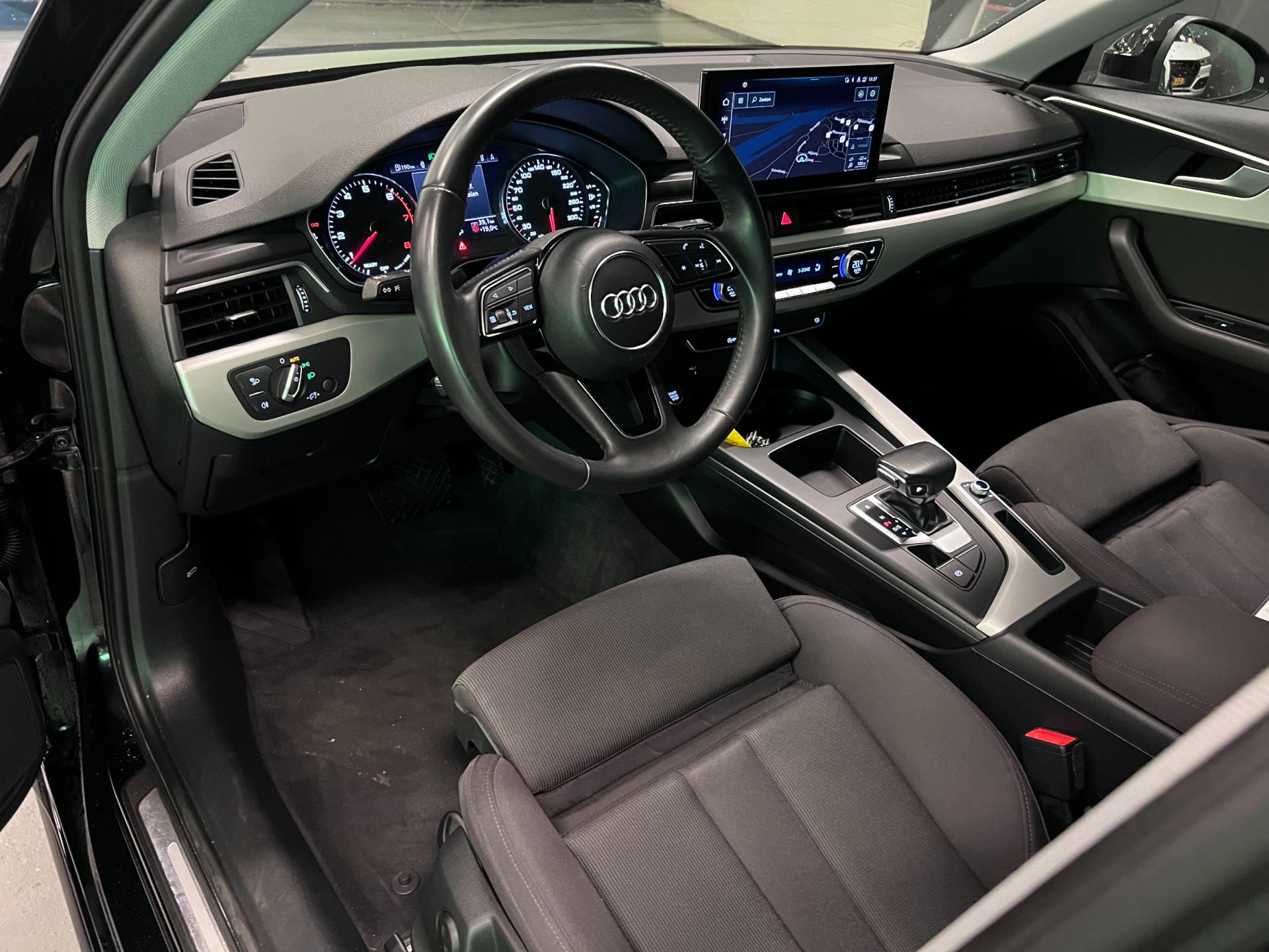 Audi A4 AVANT 35 TFSI SPORT BLACK-EDITION NAVI/LED/CARPLAY/ECC/PDC/CRUISE///