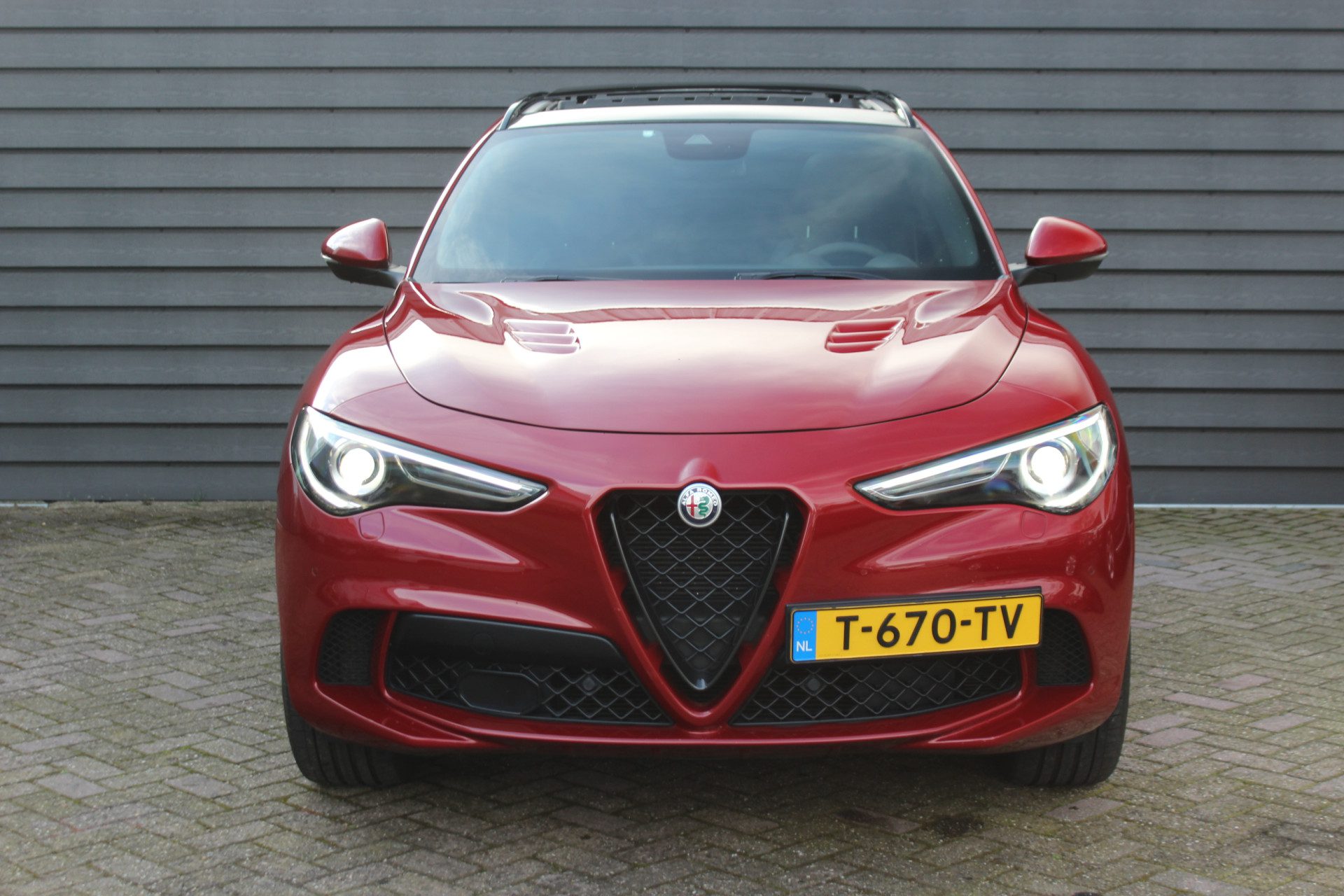 Alfa Romeo Stelvio 2.9 V6 AWD Quadrifoglio – 510 PK – PANODAK – CAMERA – KEYLESS – HALF LEDER –