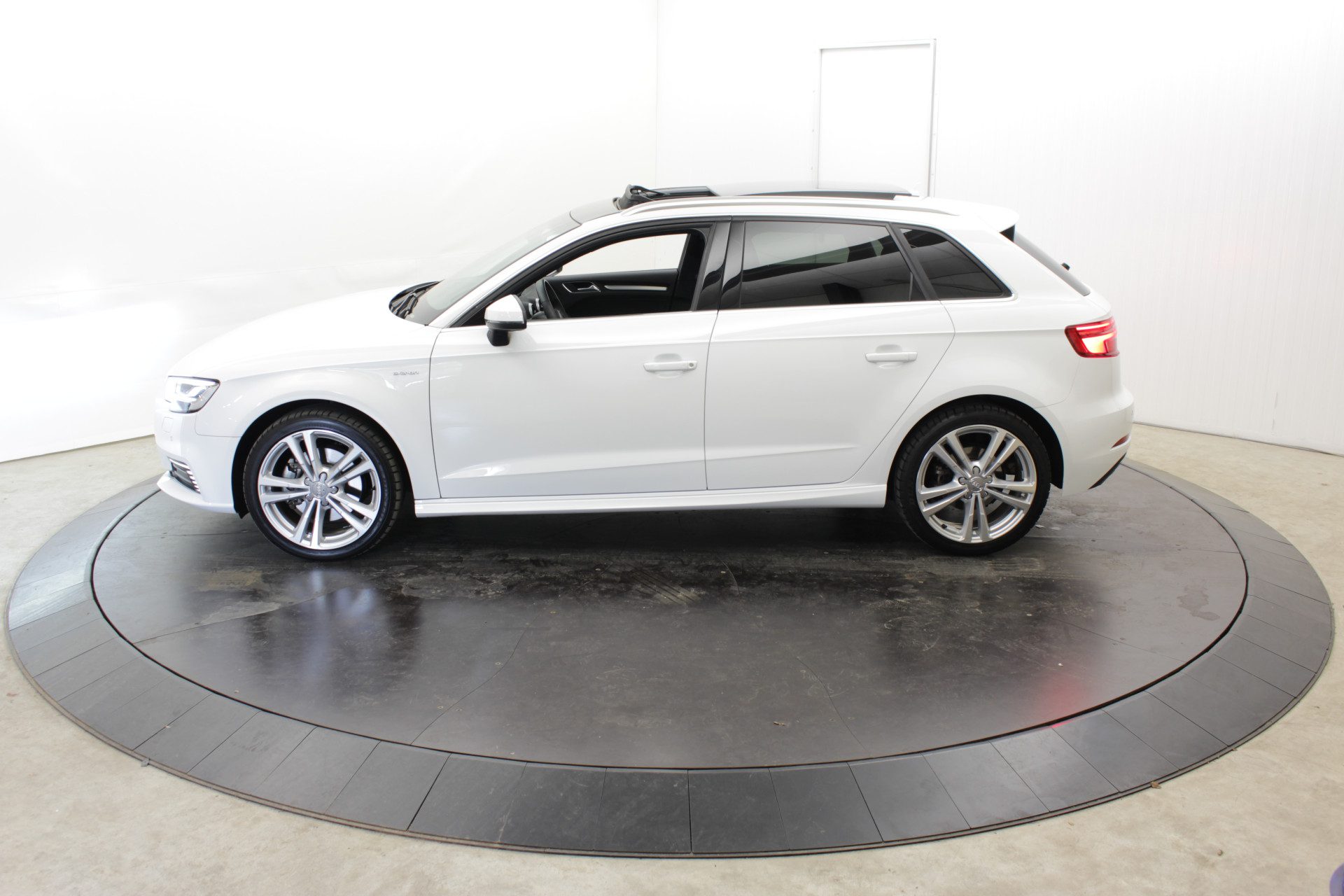 Audi A3 Sportback 1.4 e-tron Sport 2X S-line Panodak Camera leer Zwarte hemel Pro Line plus