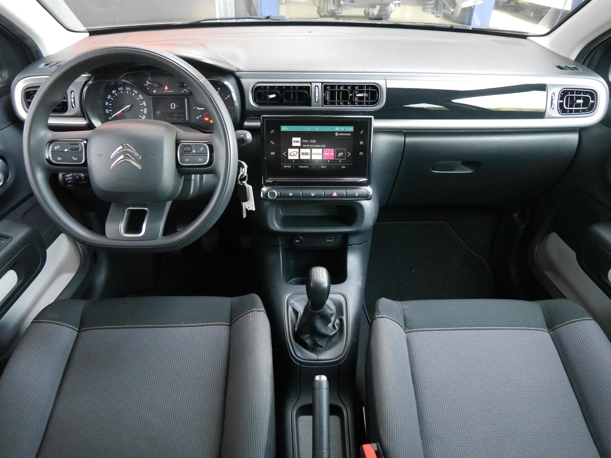 Citroen C3 Feel Edition | Trekhaak | Navigatie |  Parkeersensoren (achter) | Climate Control | Cruise Control | DAB | Citroen Connect | LED |