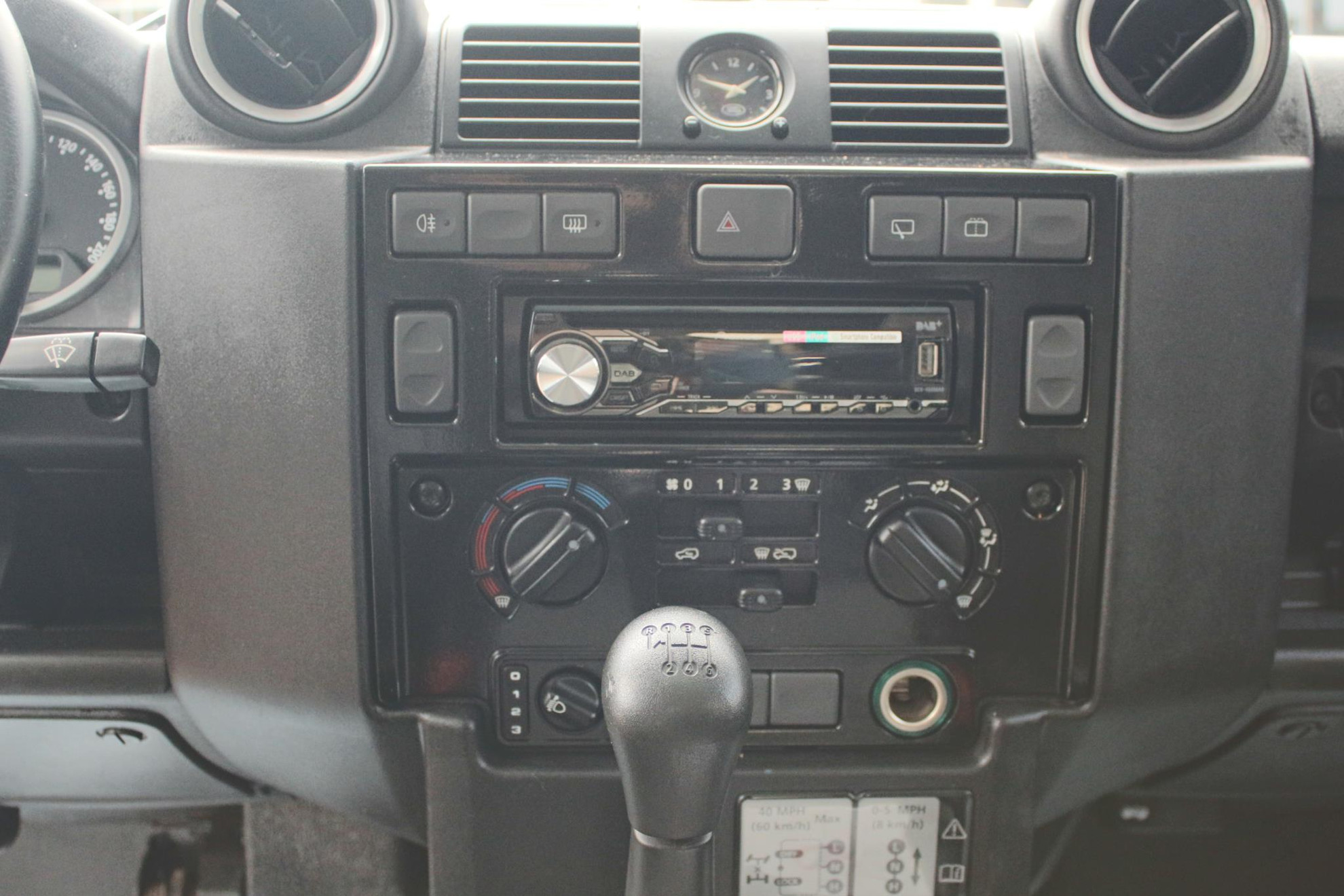 Land Rover Defender Land Rover Defender 2.4 TD 90 SW De Uiver Special + Airconditioning