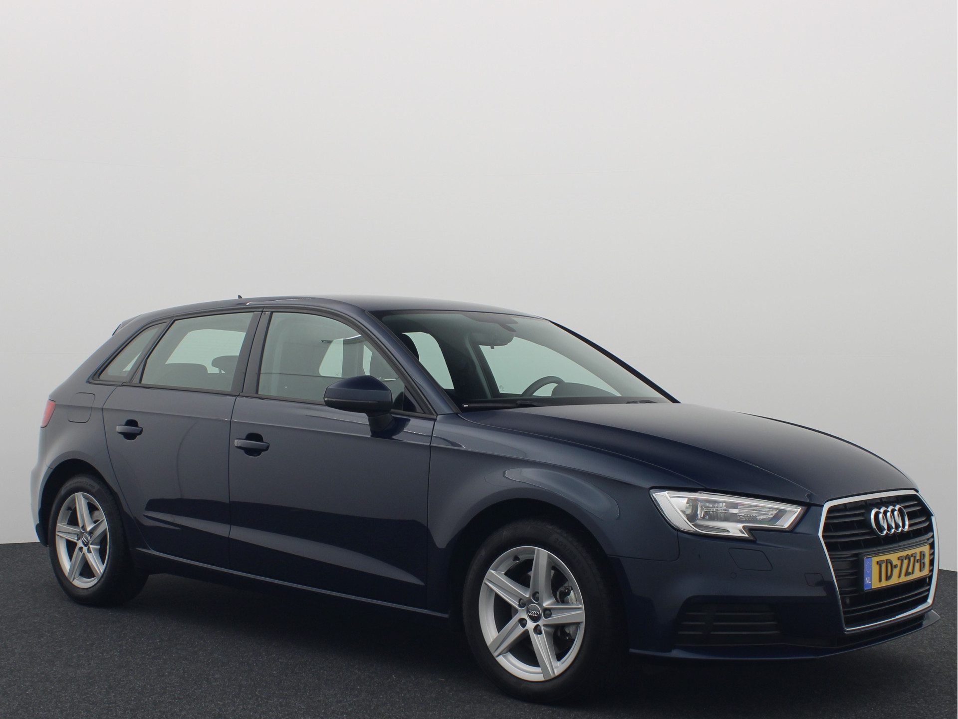 Audi A3 Sportback 1.5 TFSI CoD 150PK / AUTOMAAT / CAMERA / XENON / PDC / CRUISE / AIRCO / GR NAVI .