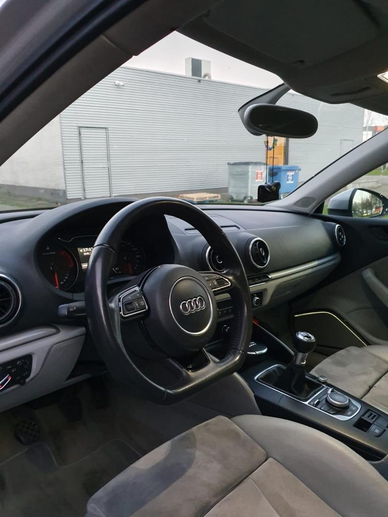 Audi A3 Limousine 1.6 TDI Attraction