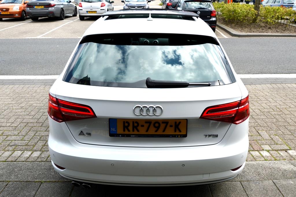 Audi A3 Sportback 1.5 TFSI CoD Sport AUT PDC/LMV17/NAVI/PANO