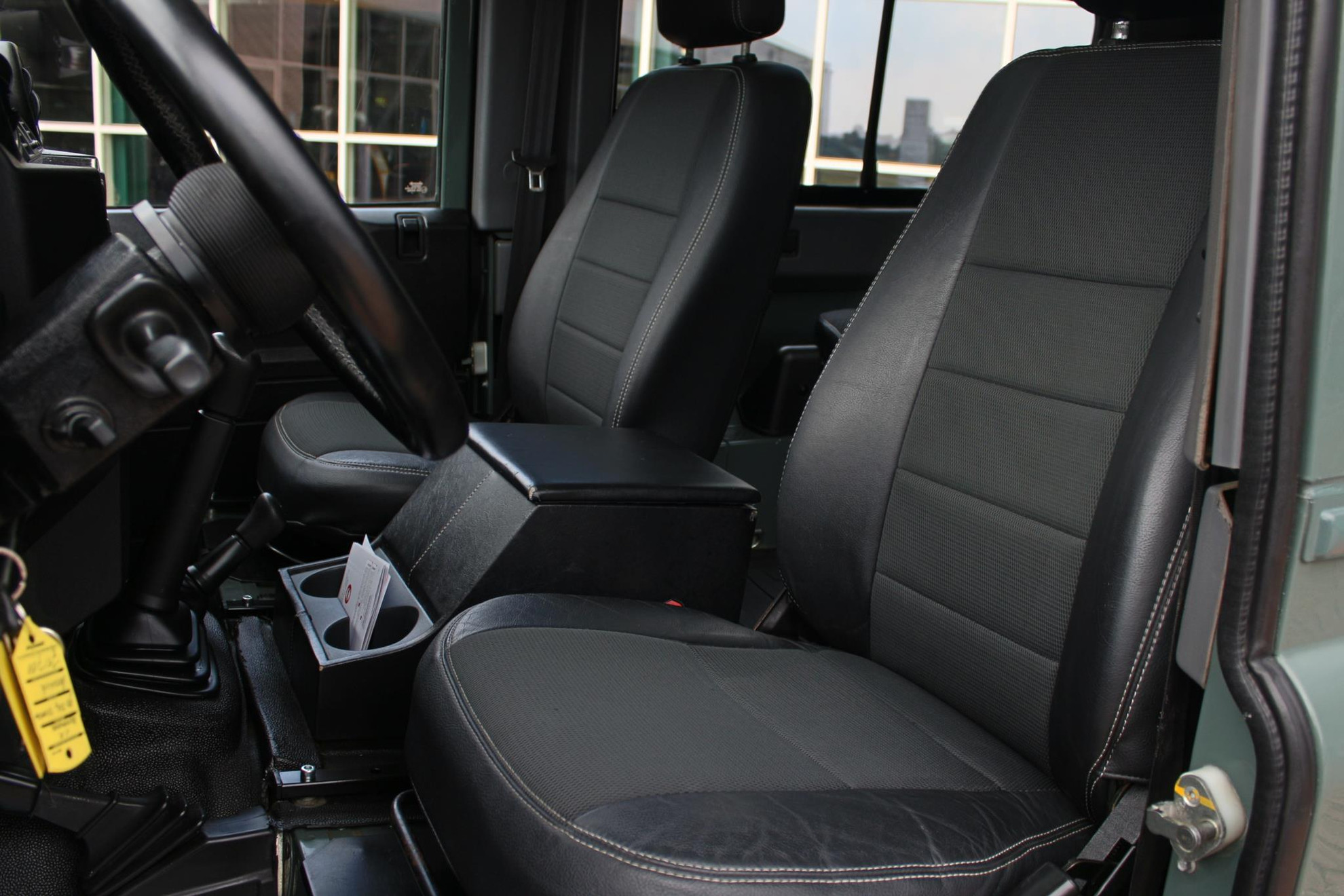 Land Rover Defender Land Rover Defender 2.4 TD 90 SW De Uiver Special + Airconditioning