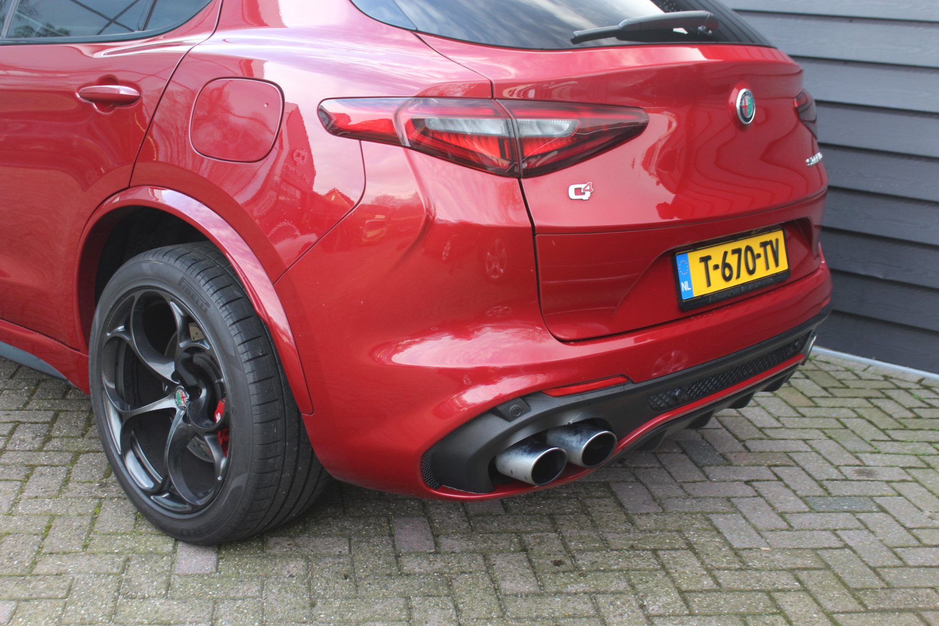 Alfa Romeo Stelvio 2.9 V6 AWD Quadrifoglio – 510 PK – PANODAK – CAMERA – KEYLESS – HALF LEDER –