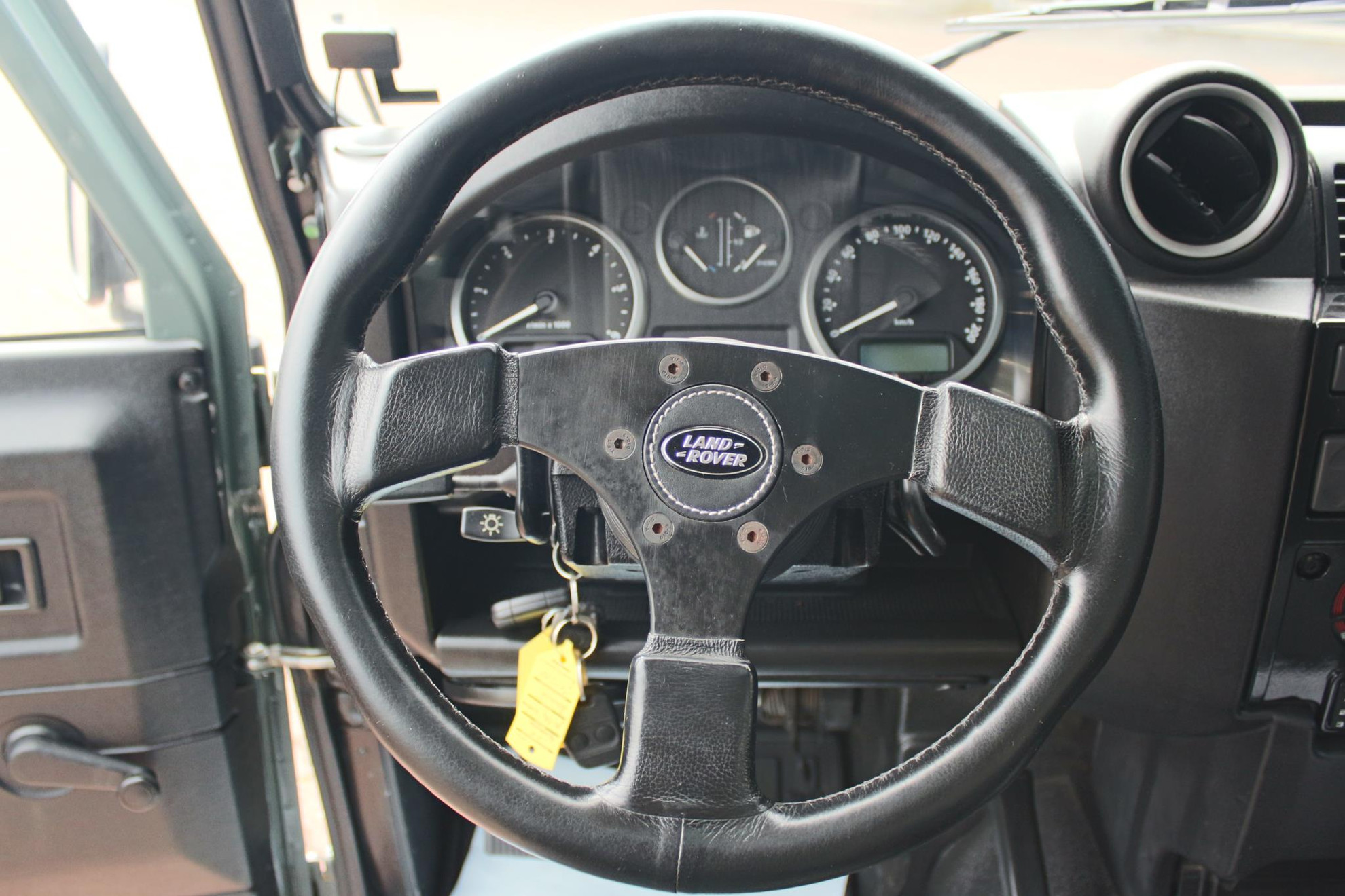 Land Rover Defender Land Rover Defender 2.4 TD 90 SW De Uiver Special + Airconditioning