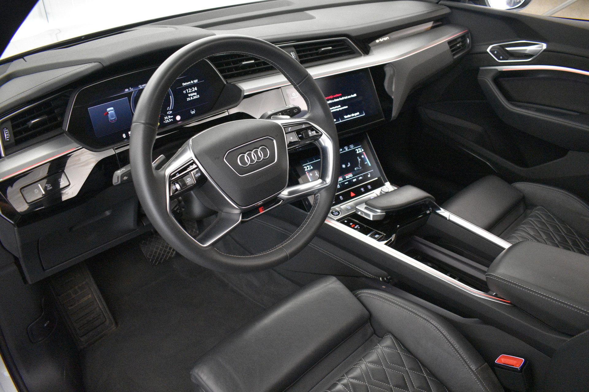 Audi e-tron 55 quattro 408 PK RS-Seats Black-Optic S-Line 21” Panodak 360º Camera Trekhaak