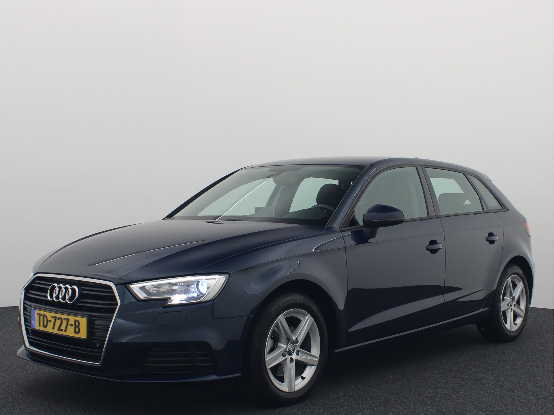 Audi A3 Sportback 1.5 TFSI CoD 150PK / AUTOMAAT / CAMERA / XENON / PDC / CRUISE / AIRCO / GR NAVI .