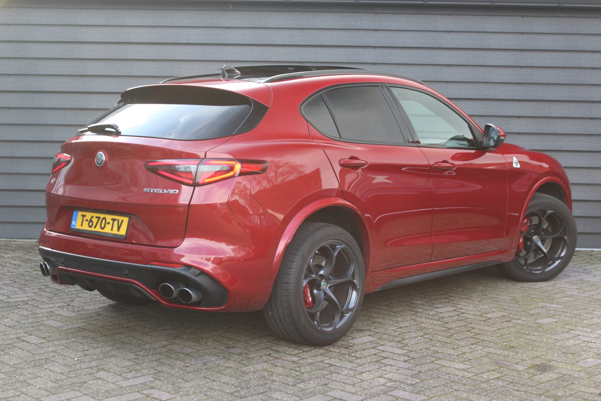 Alfa Romeo Stelvio 2.9 V6 AWD Quadrifoglio – 510 PK – PANODAK – CAMERA – KEYLESS – HALF LEDER –