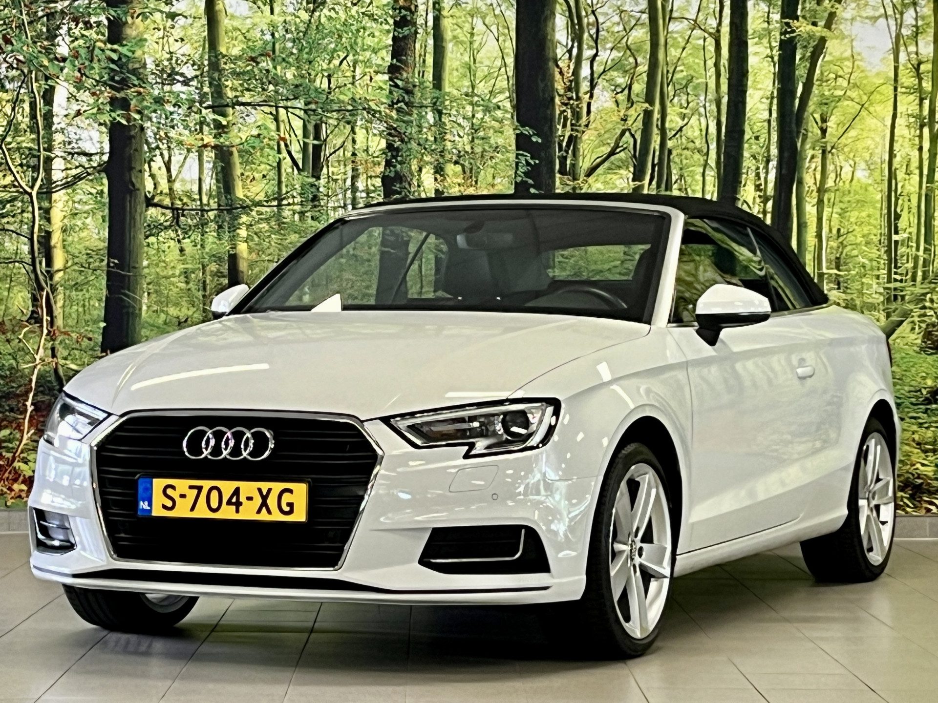 Audi A3 Cabriolet 1.6 TDI | Cruise Control | Navigatie | Bluetooth | Airconditioning | Parkeersensoren | Stoelverwarming | Lichtmetaal 18″ |