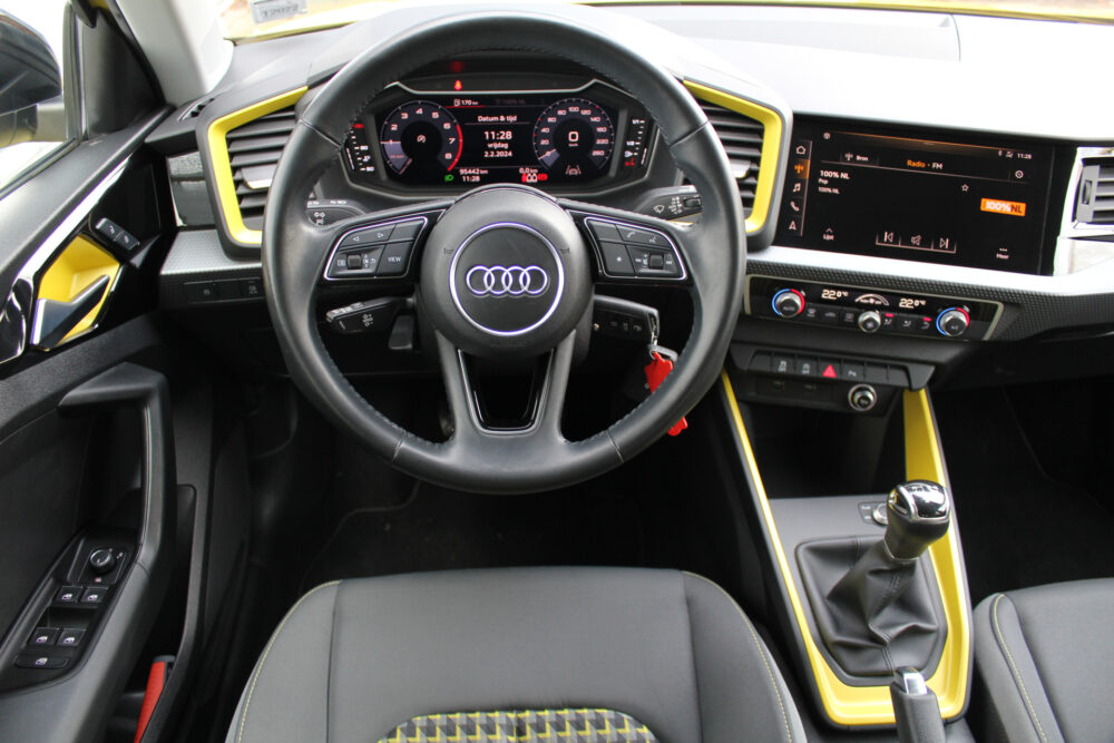 Audi A1 Sportback 25 TFSI epic | Incl. 1 jaar Garantie | 1e Eigenaar | Navi via CarPlay | Parkeersensoren V+A | Apple CarPlay/Android auto | Getinte ramen | 17 Inch LMV | Origineel NL auto |