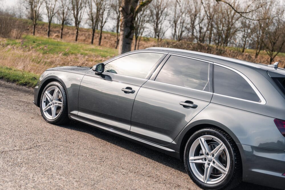 Audi A4 Avant 35 TFSI  S-LINE Edition 150pk S Tronic I Navi I Stoelverwarming I LED  I 1e eigenaar