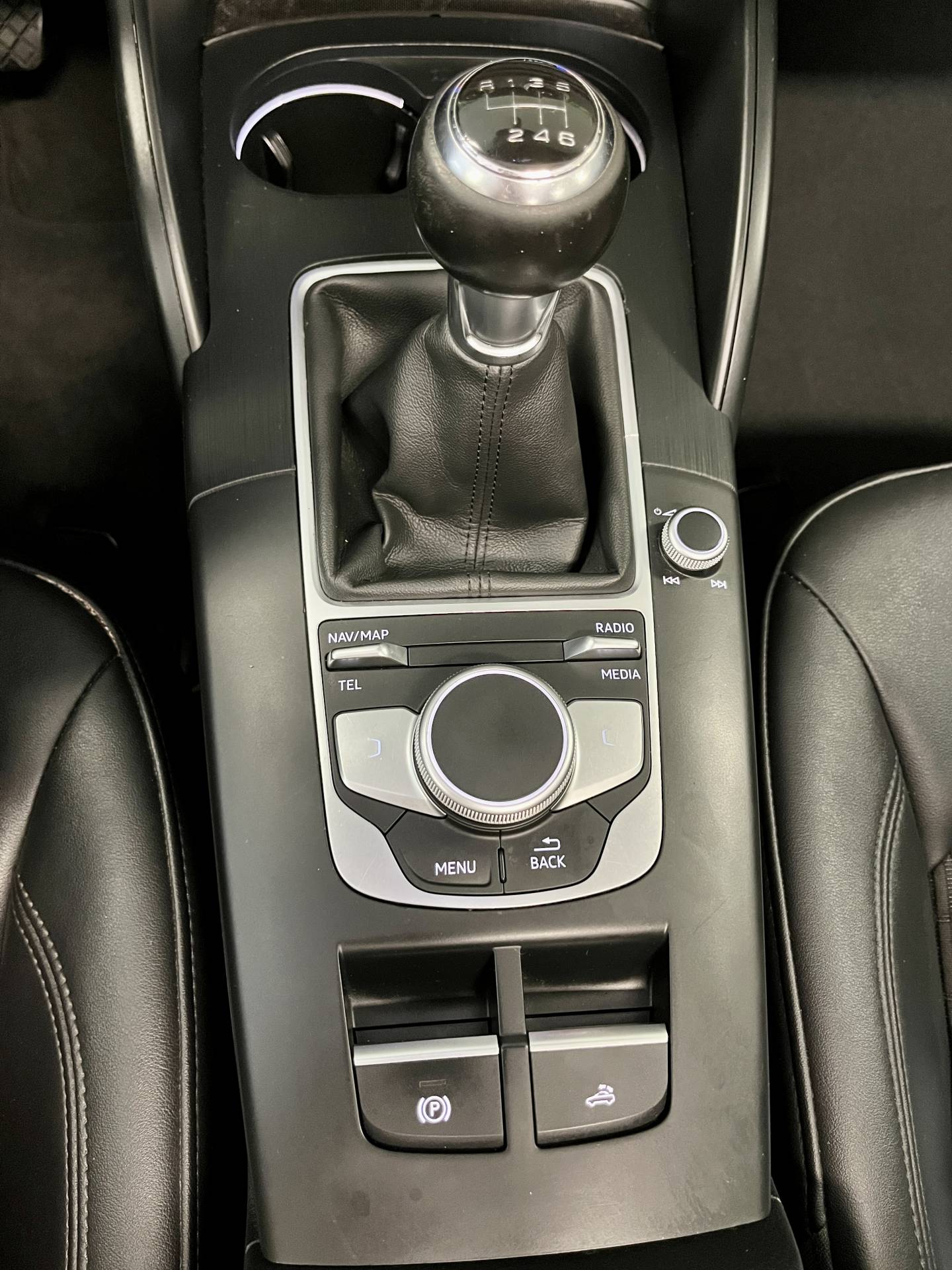 Audi A3 Cabriolet 1.6 TDI | Cruise Control | Navigatie | Bluetooth | Airconditioning | Parkeersensoren | Stoelverwarming | Lichtmetaal 18″ |