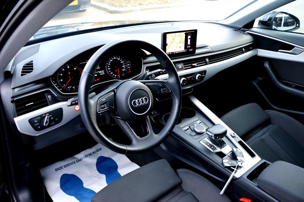 Audi A4 AVANT 35 TFSI ECC/2-PDC/LMV18/XENON/NAVI/PANORAMADAK