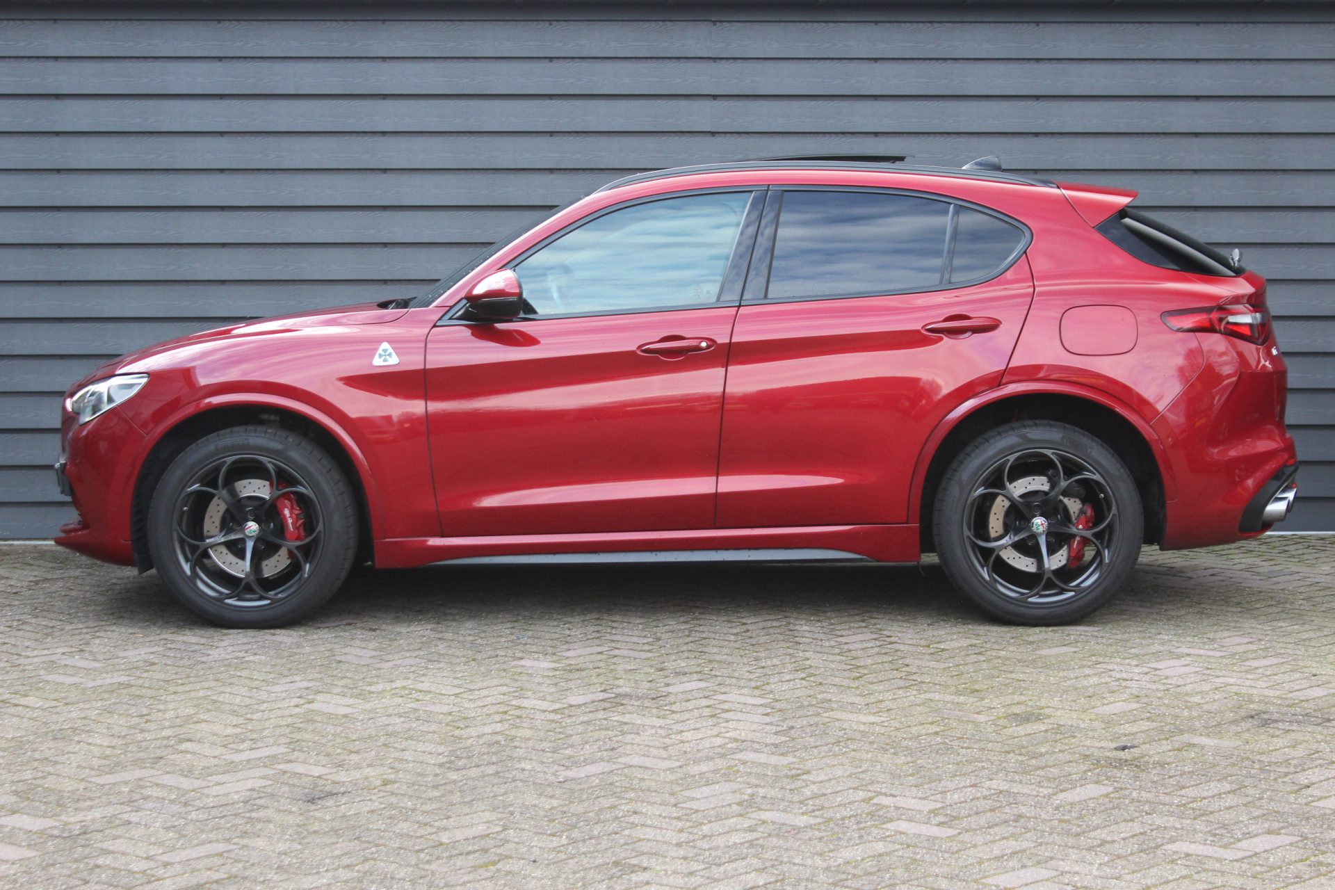 Alfa Romeo Stelvio 2.9 V6 AWD Quadrifoglio – 510 PK – PANODAK – CAMERA – KEYLESS – HALF LEDER –