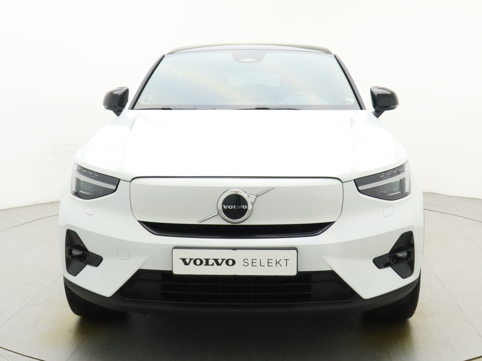 Volvo C40 Recharge 231pk Plus / ACC / BLIS / Warmtepomp / Elektr. Bestuurdersstoel / Stoel & Stuurw. Verwarm. / Panoramadak / DAB / 19″ /  PDC Voor & Achter + Camera /