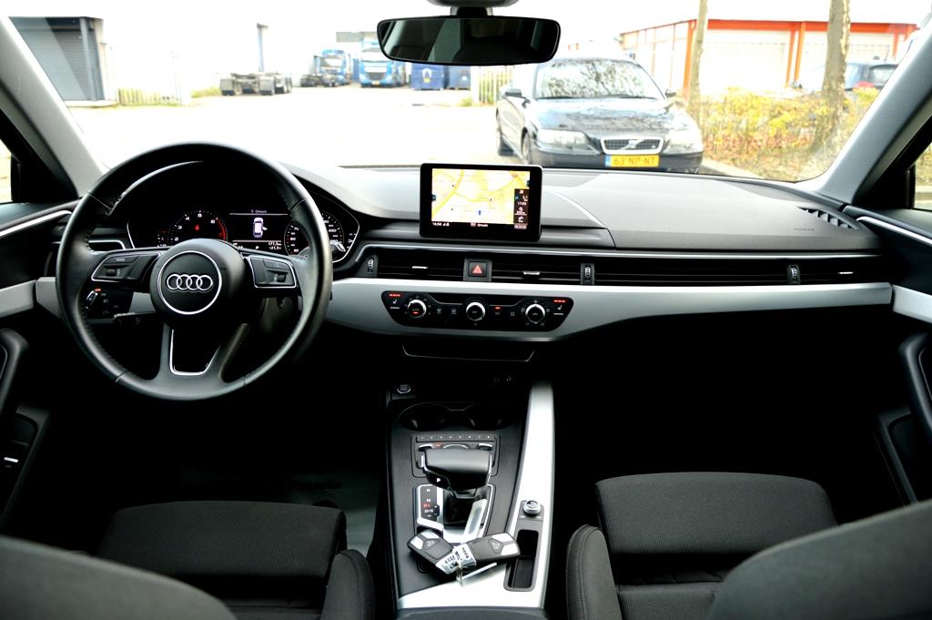 Audi A4 AVANT 35 TFSI ECC/2-PDC/LMV18/XENON/NAVI/PANORAMADAK