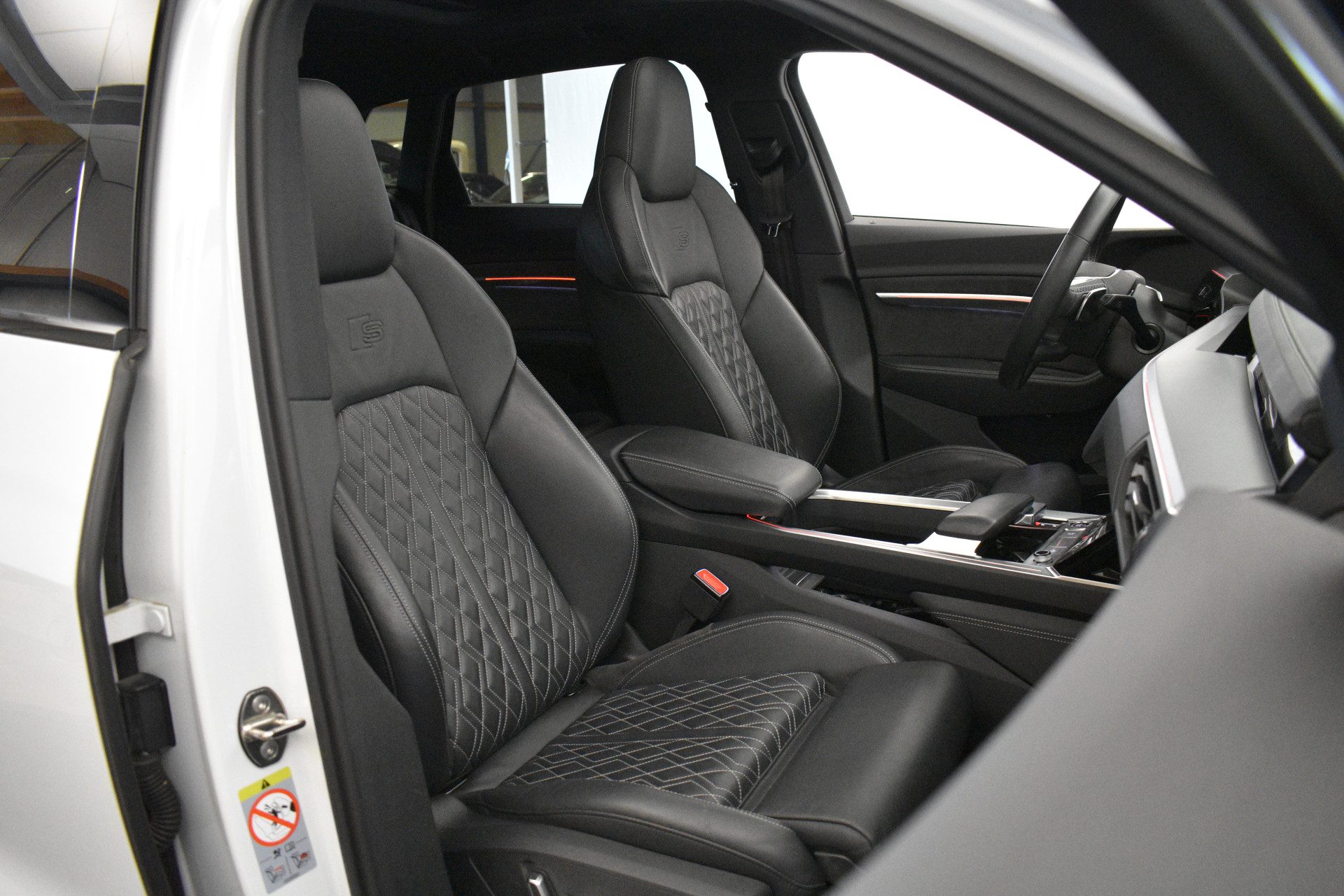 Audi e-tron 55 quattro 408 PK RS-Seats Black-Optic S-Line 21” Panodak 360º Camera Trekhaak