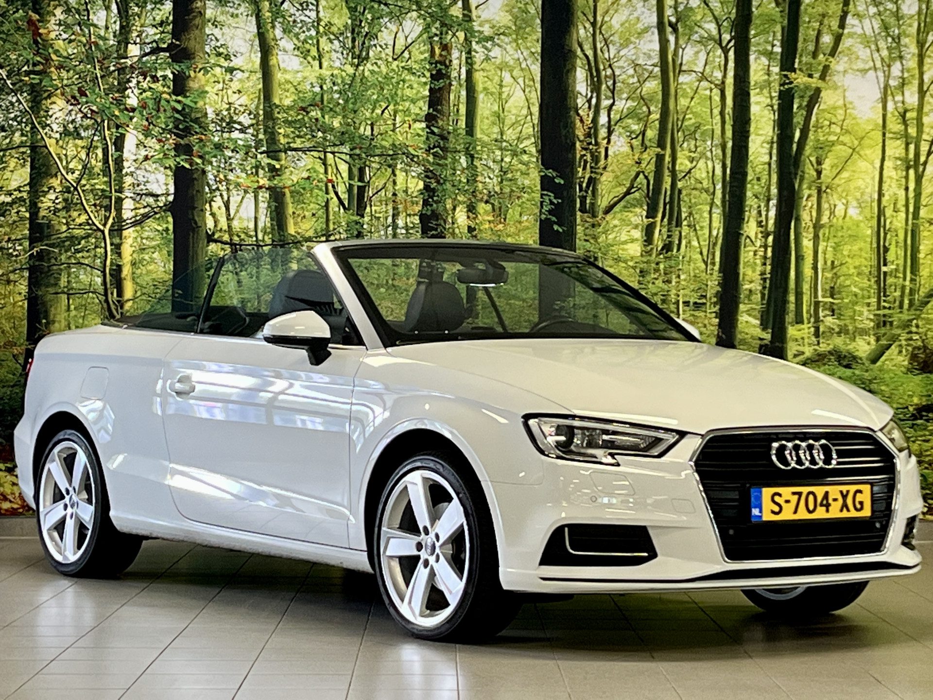 Audi A3 Cabriolet 1.6 TDI | Cruise Control | Navigatie | Bluetooth | Airconditioning | Parkeersensoren | Stoelverwarming | Lichtmetaal 18″ |