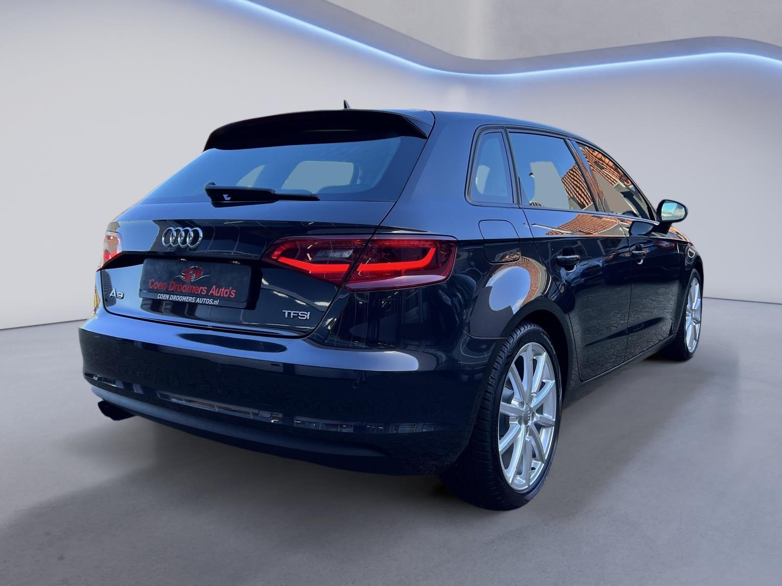 Audi A3 Sportback 1.8 TFSI Ambition Automaat / B & O / Standkachel / Stoelverwarming / Cruise Control / Apple Carplay / MMI+ / Sportstoelen / 18″LM / F1 Flippers / Dual Climate Control / LED / Bluetooth / Afgevlakt stuur / (MET GARANTIE*)