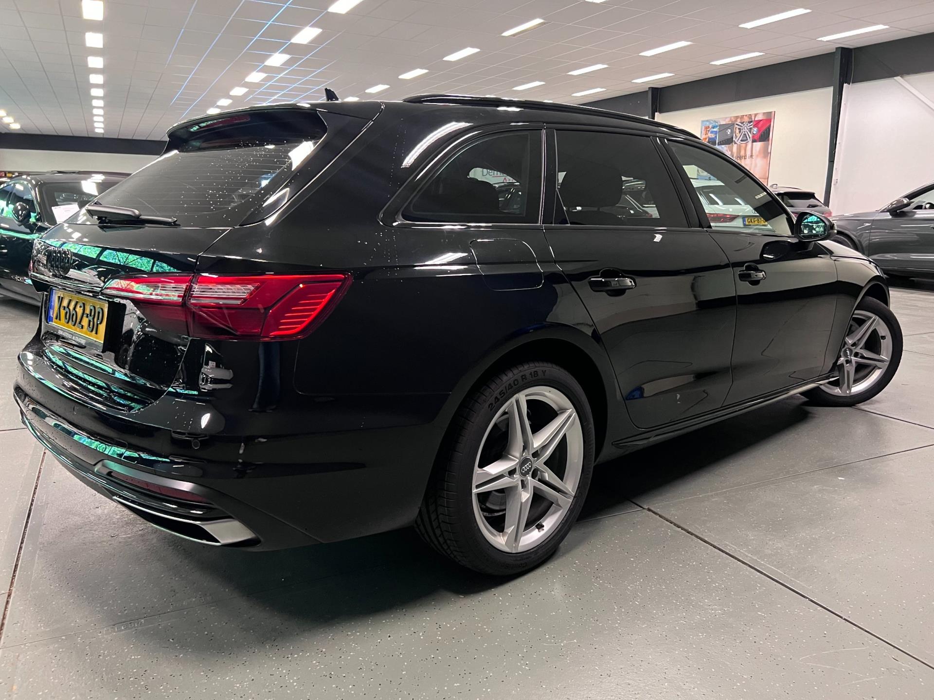 Audi A4 AVANT 35 TFSI SPORT BLACK-EDITION NAVI/LED/CARPLAY/ECC/PDC/CRUISE///