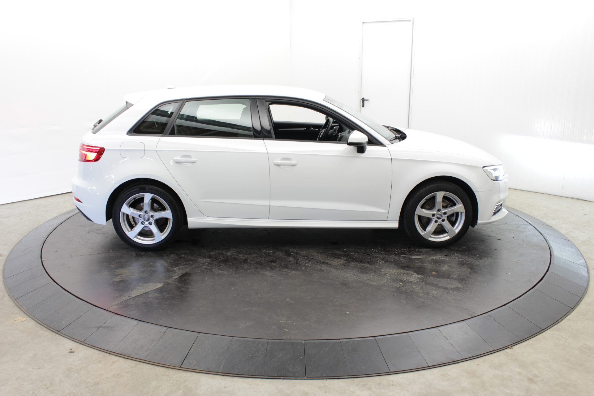 Audi A3 Sportback 1.4 e-tron Sport inclusief winterset PDC Stoelv. Clima