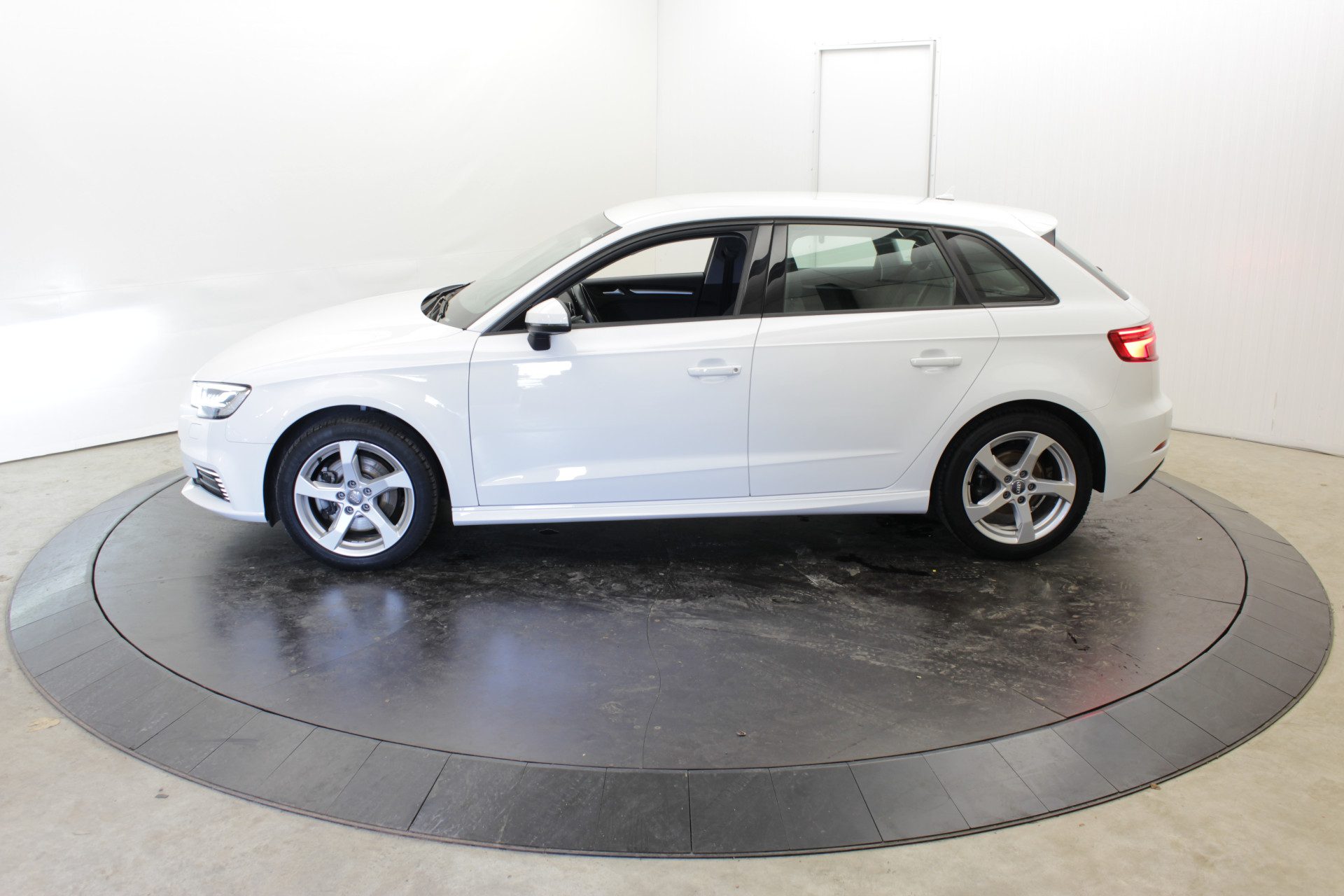 Audi A3 Sportback 1.4 e-tron Sport inclusief winterset PDC Stoelv. Clima