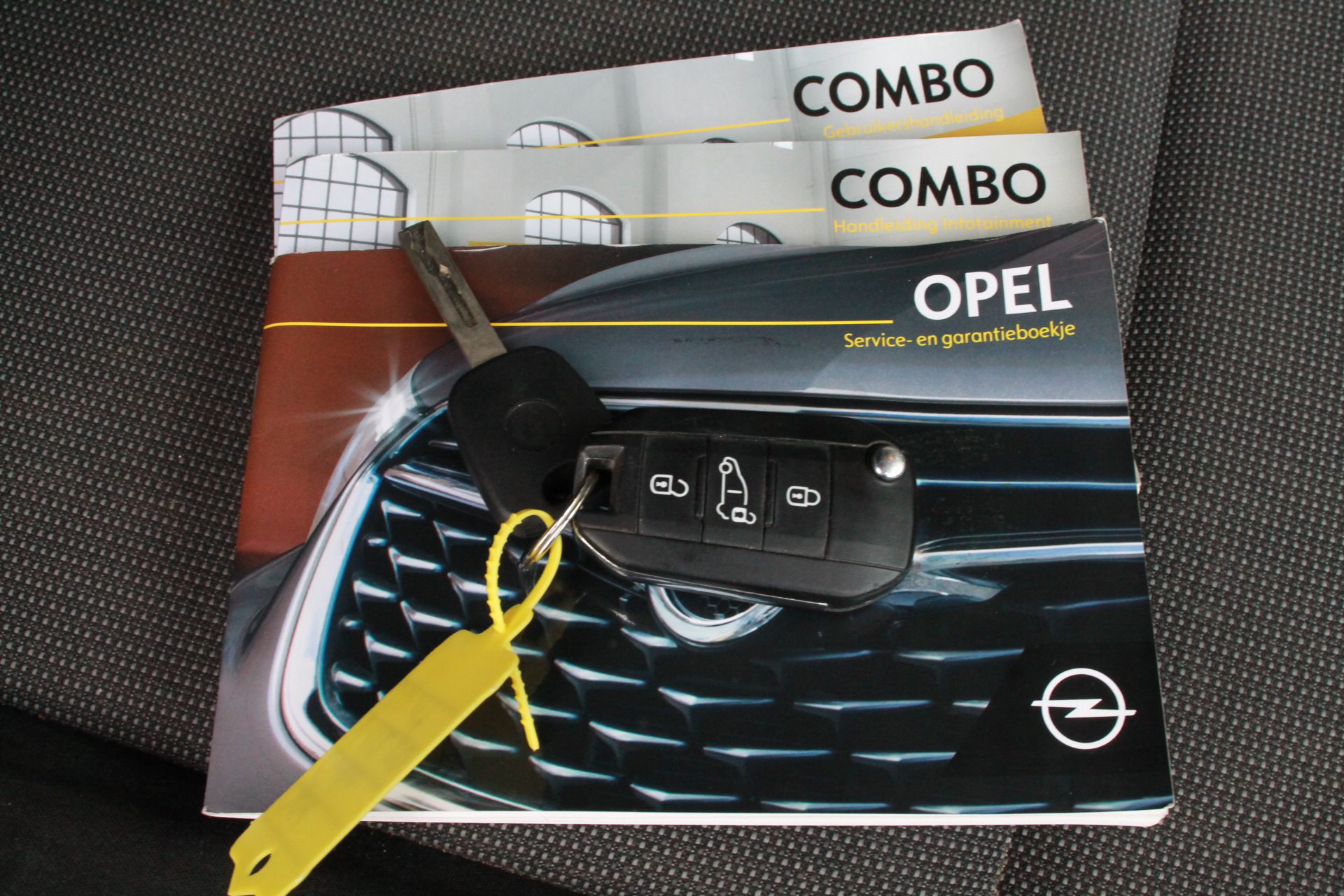 Opel Combo 1.6D 100PK L2 EURO 6 – Airco – Navi – Cruise – € 10.950,- Excl.