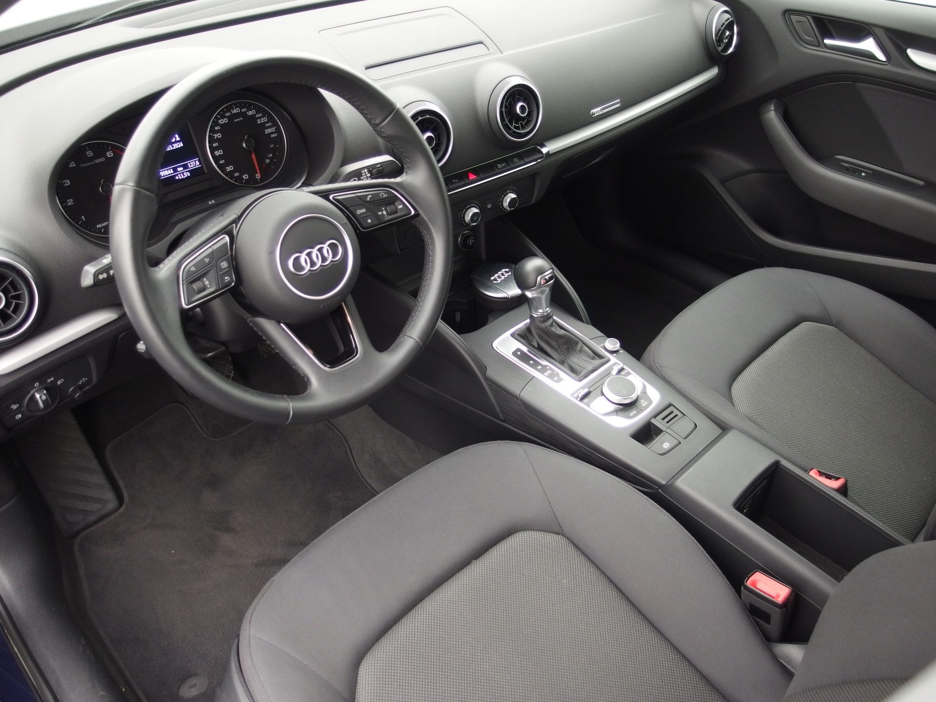 Audi A3 Sportback 1.5 TFSI CoD 150PK / AUTOMAAT / CAMERA / XENON / PDC / CRUISE / AIRCO / GR NAVI .