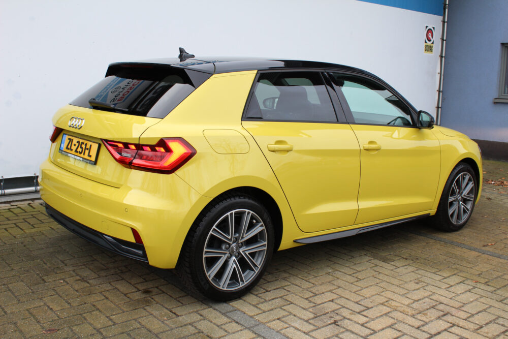 Audi A1 Sportback 25 TFSI epic | Incl. 1 jaar Garantie | 1e Eigenaar | Navi via CarPlay | Parkeersensoren V+A | Apple CarPlay/Android auto | Getinte ramen | 17 Inch LMV | Origineel NL auto |