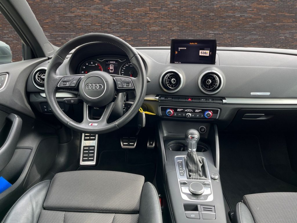 Audi A3 Limousine 30 TFSI S-LINE ECC LMV NAVIGATIE CRUISE